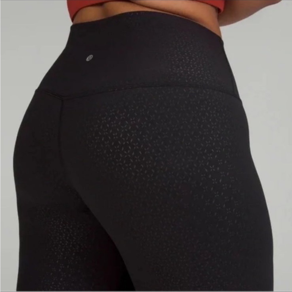 LULULEMON ALIGN HR 23’  Black Embossed Floral Align leggings Size: 2